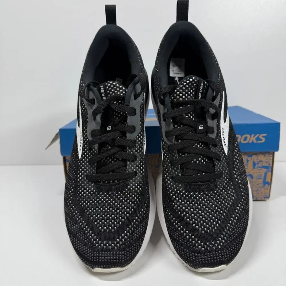 NIB •Brooks men’s Revel 6 Neutral Running Shoe Size: 8